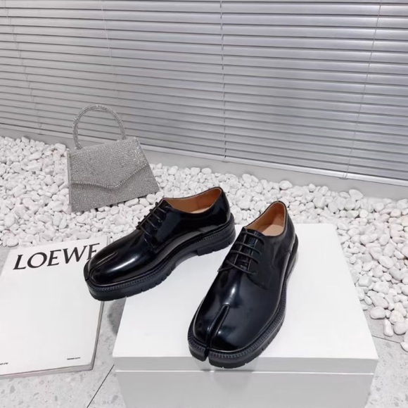 Loewe Glossy Black Women's Oxford Shoes - Picture 2 of 9